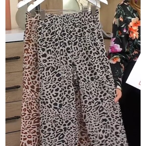 Susan Graver Printed Blend  Pull-On Capri Pants Sand/Navy Petite 3X A602046 - Picture 1 of 2